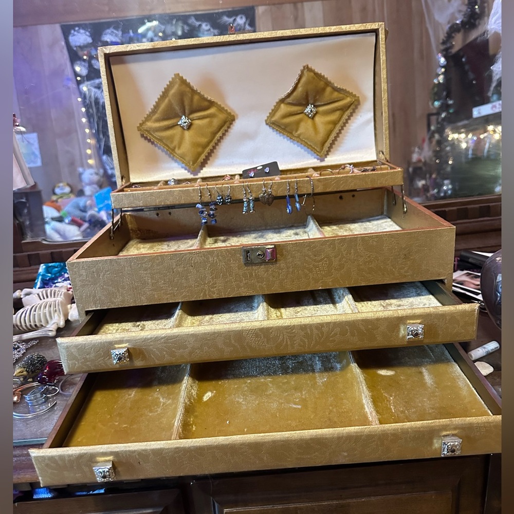 old jewelry box
